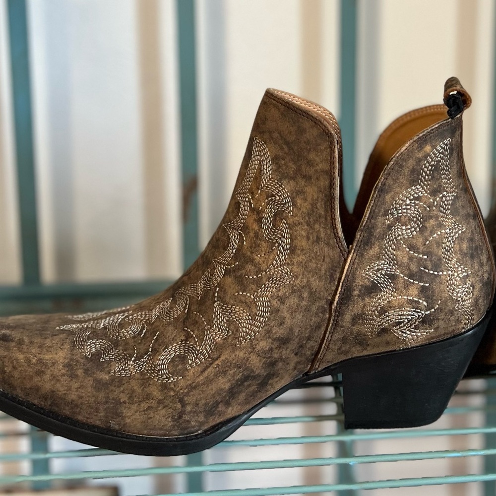 Western Chic! Bronze Brown Ankle Cowboy Boots Stitched Tan Fall Trend - Picture 4 of 15